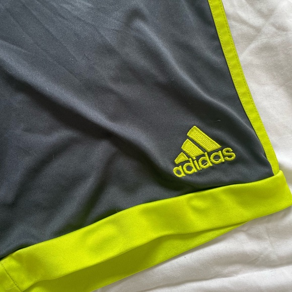 PERFECT FIT ADIDAS SHORTS - Picture 2 of 2